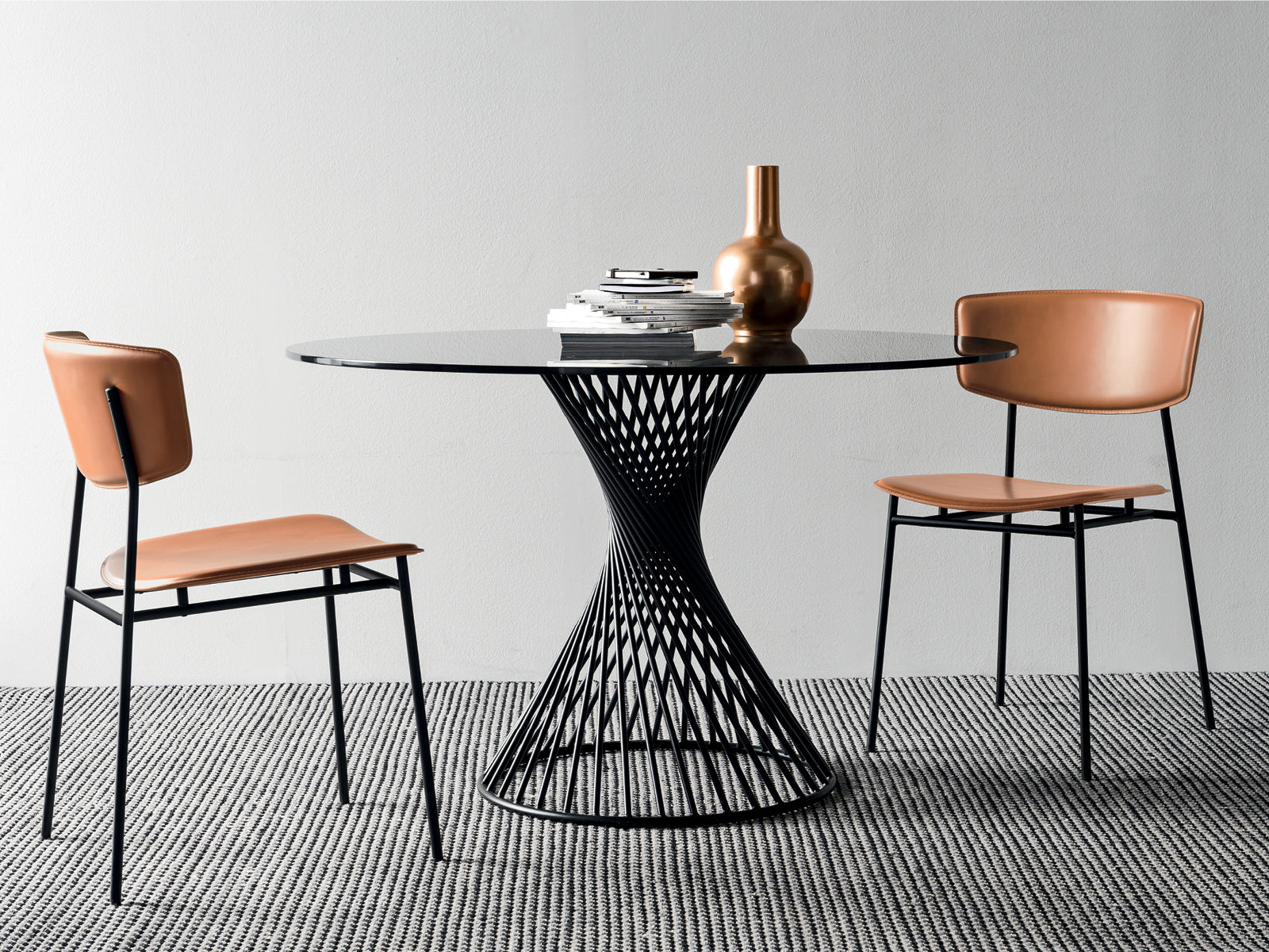 Calligaris round top glass dining table