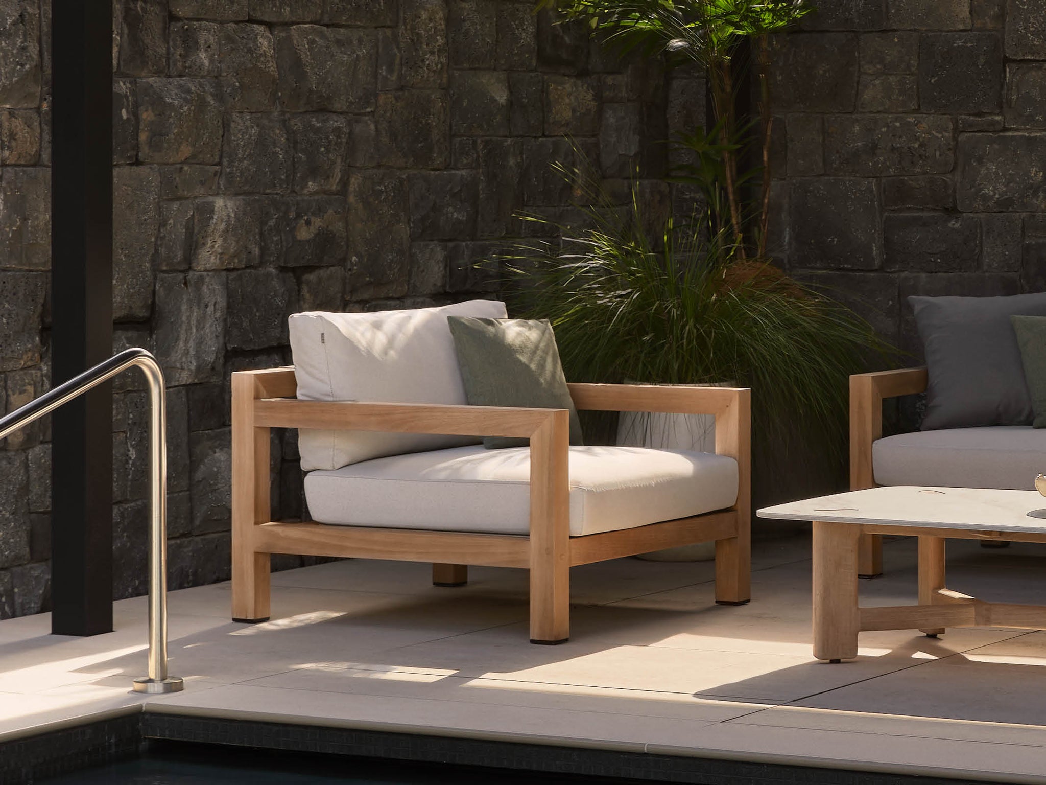 Ariki lounge chair