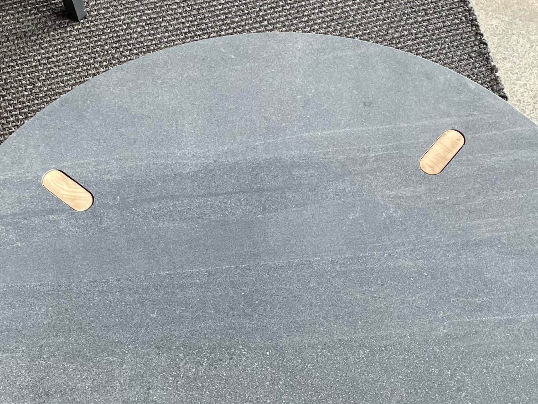 Bight round coffee table