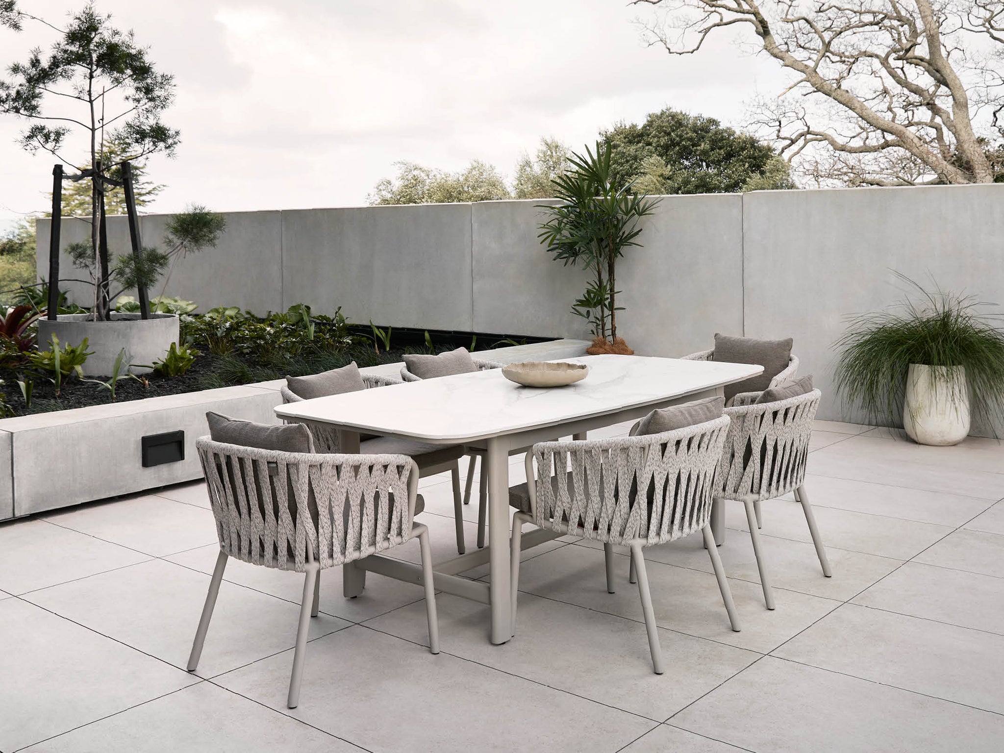 Bight curved dining table