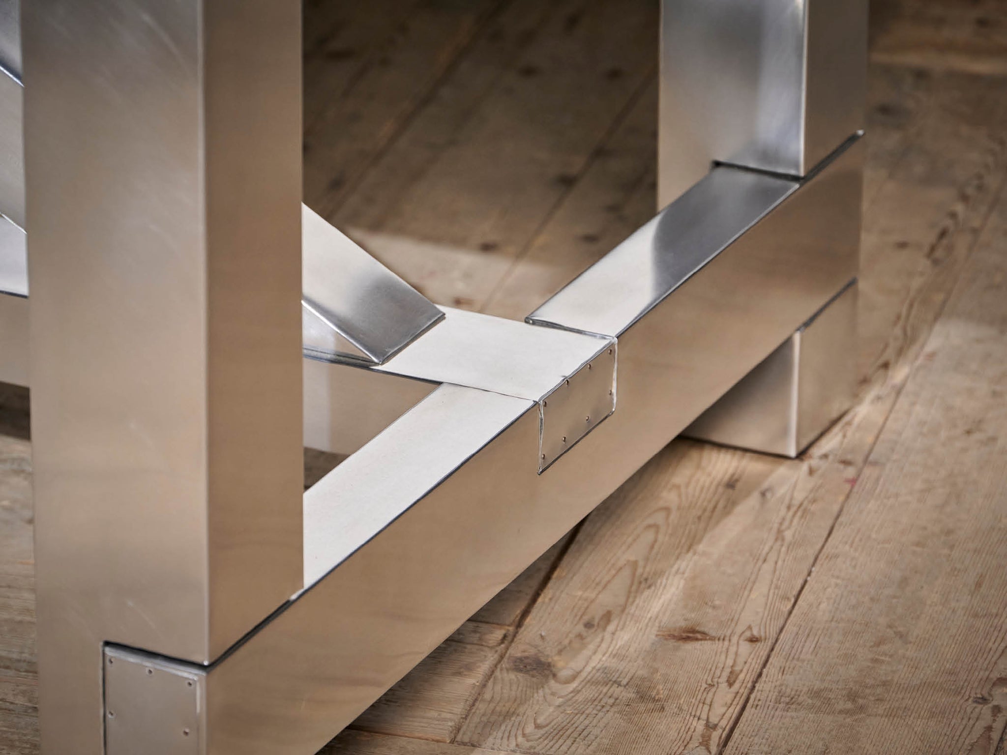Boston dining table