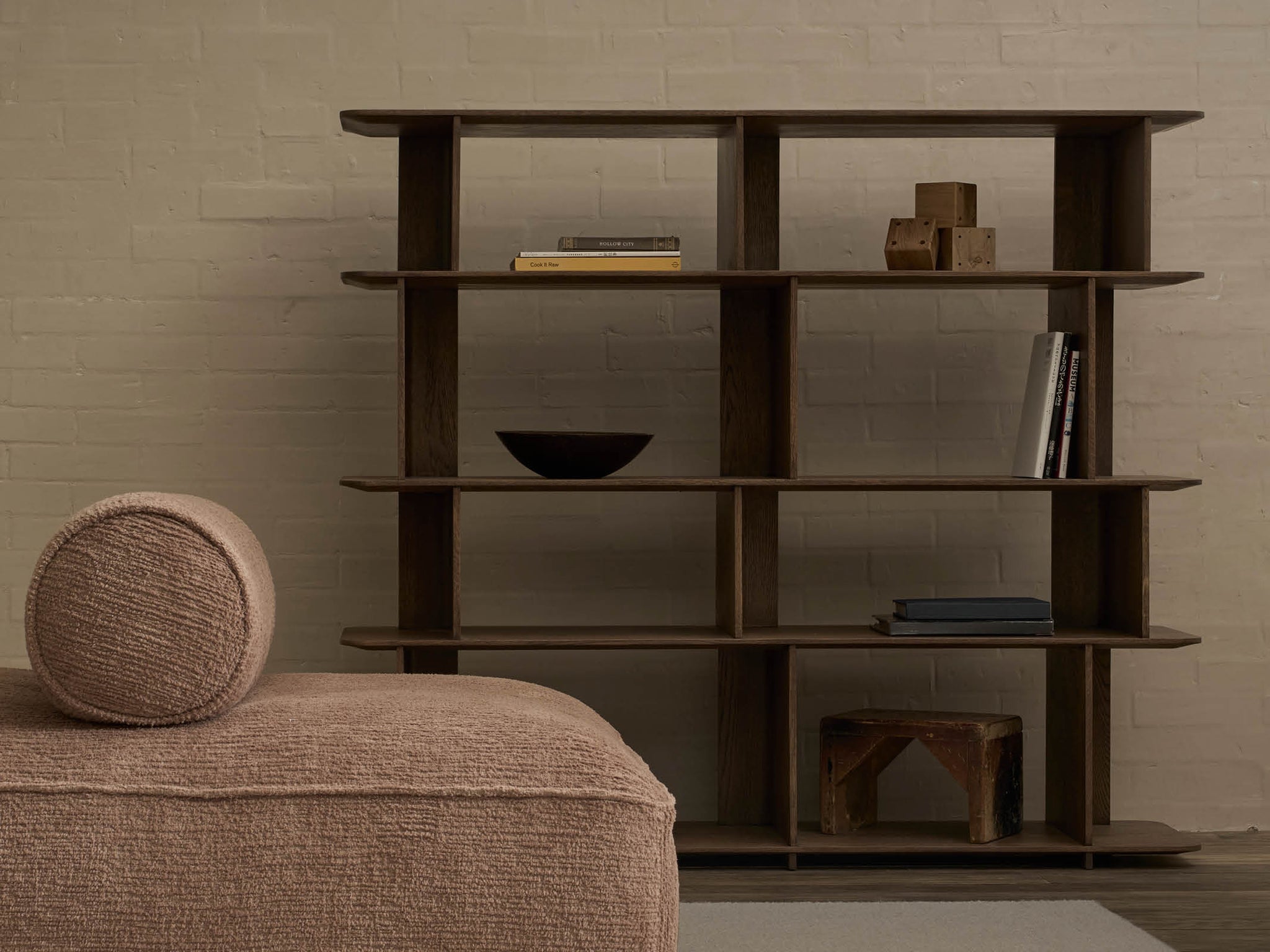 Jaunt bookshelf