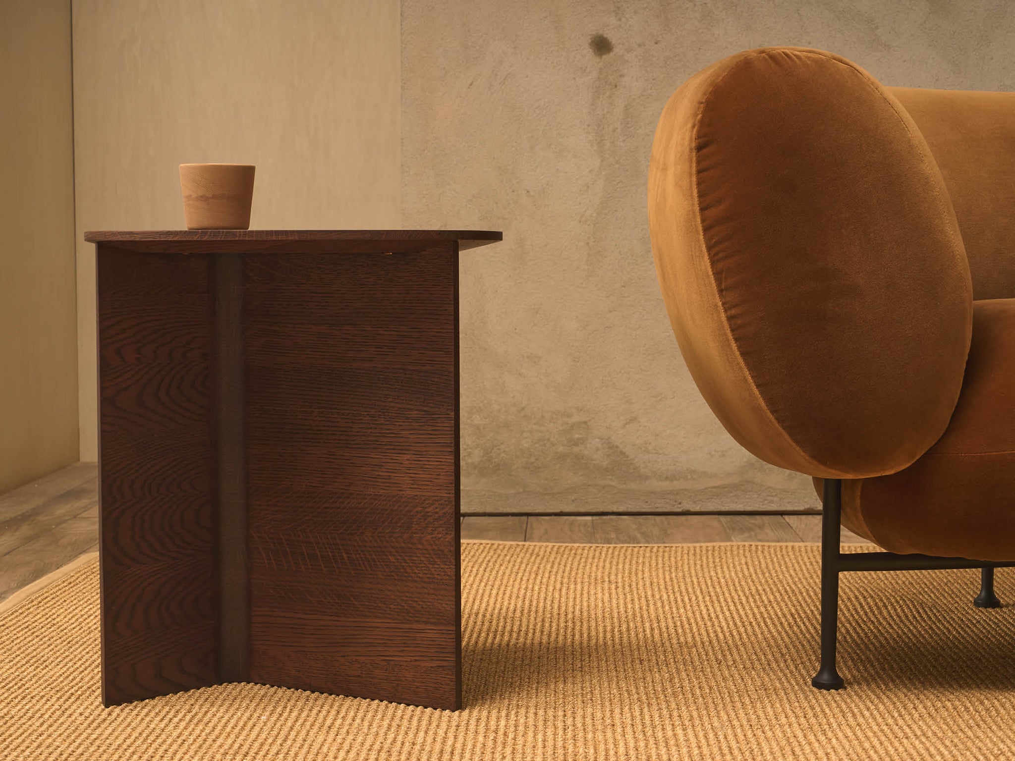 Jaunt side table